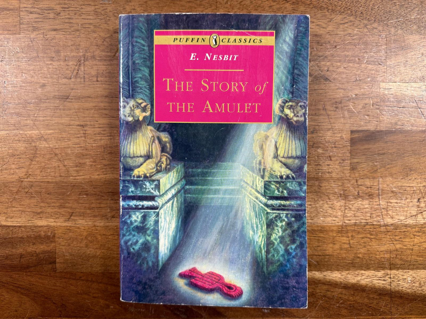 The Story of the Amulet - E Nesbit, Puffin Classics (VG)