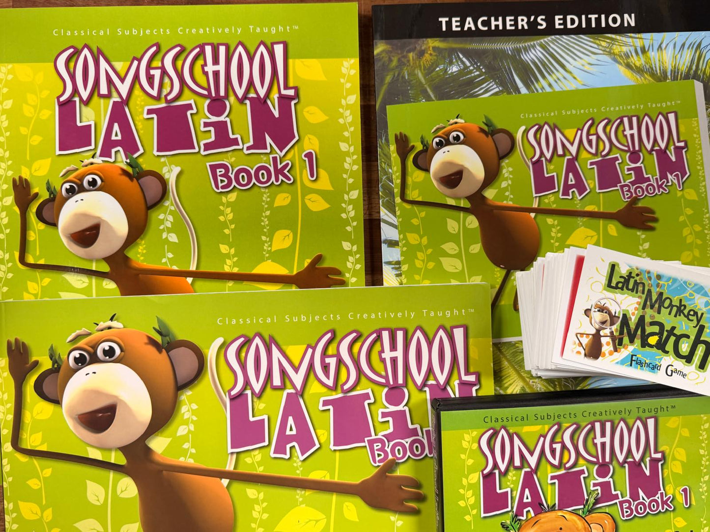 Song School Latin SET - Teacher Guide, Student (2x), DVDs