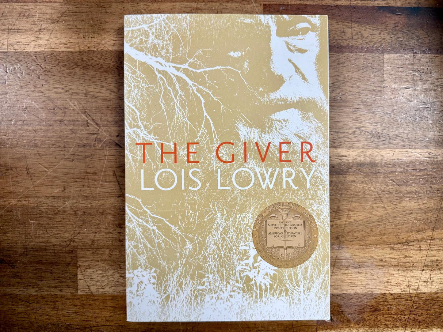 The Giver: A Newbery Award Winner - Lois Lowry - VG
