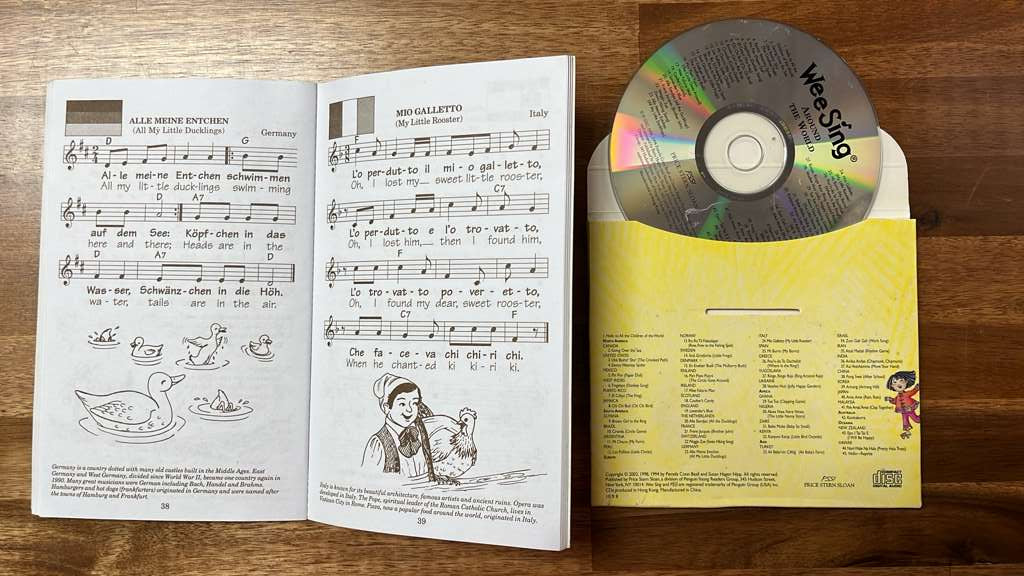 Wee Sing Around the World - Booklet & CD