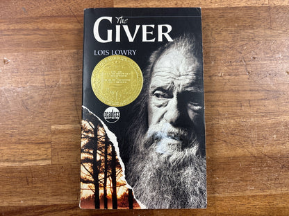 The Giver by Lois Lowry - Readers Circle Paperback — front cover