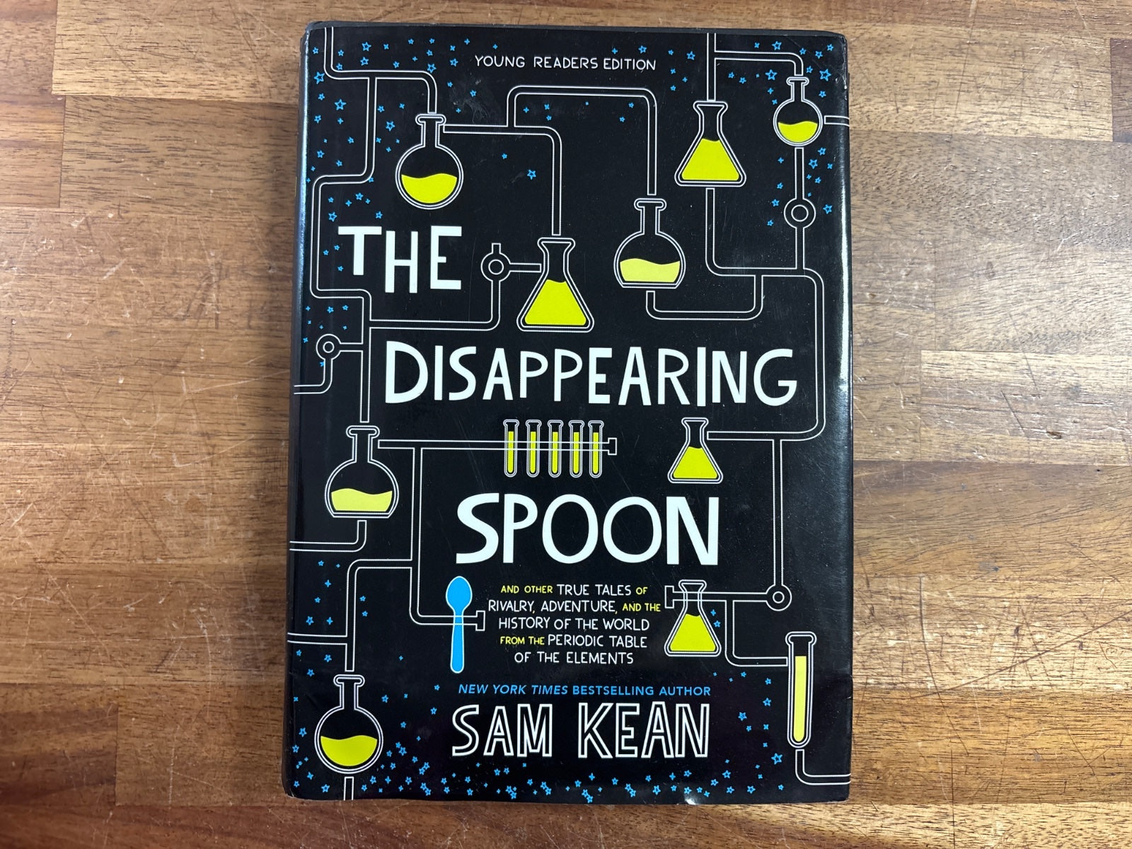 The Disappearing Spoon Young Readers Edition - Sam Kean — front cover
