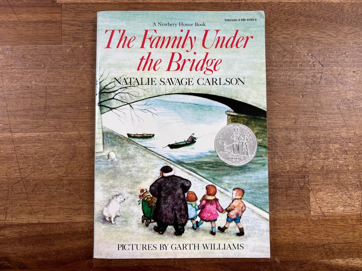 The Family Under the Bridge by Natalie Savage Carlson PB — front cover