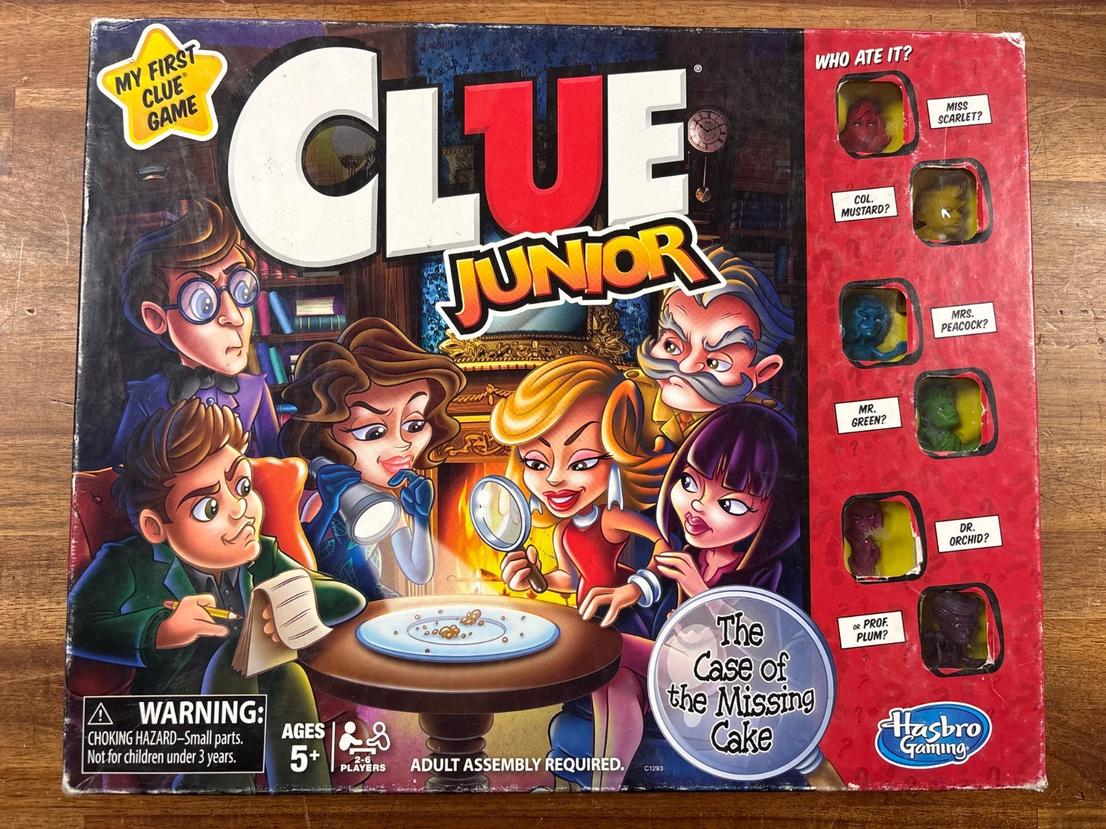Clue Junior: the Case of the Missing Cake Board Game — front cover
