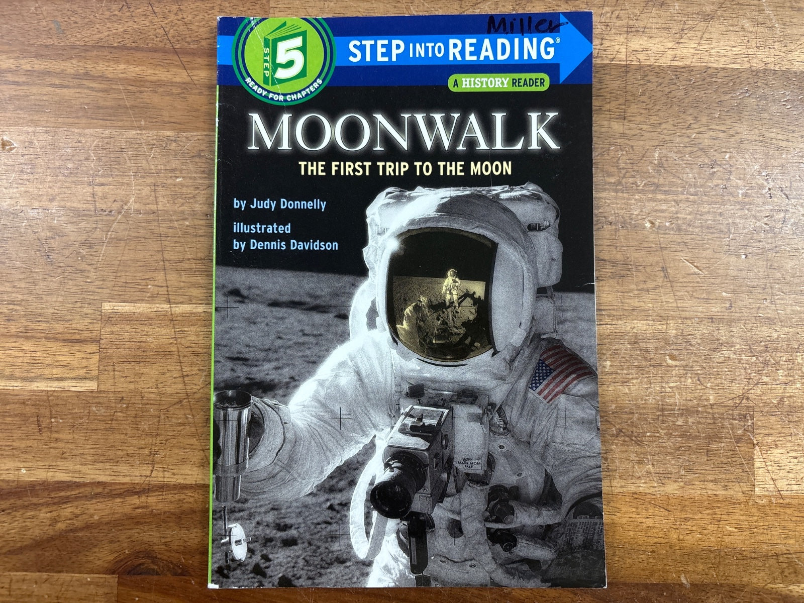Moonwalk: the First Trip to the Moon - Step Into Reading 5 — front cover