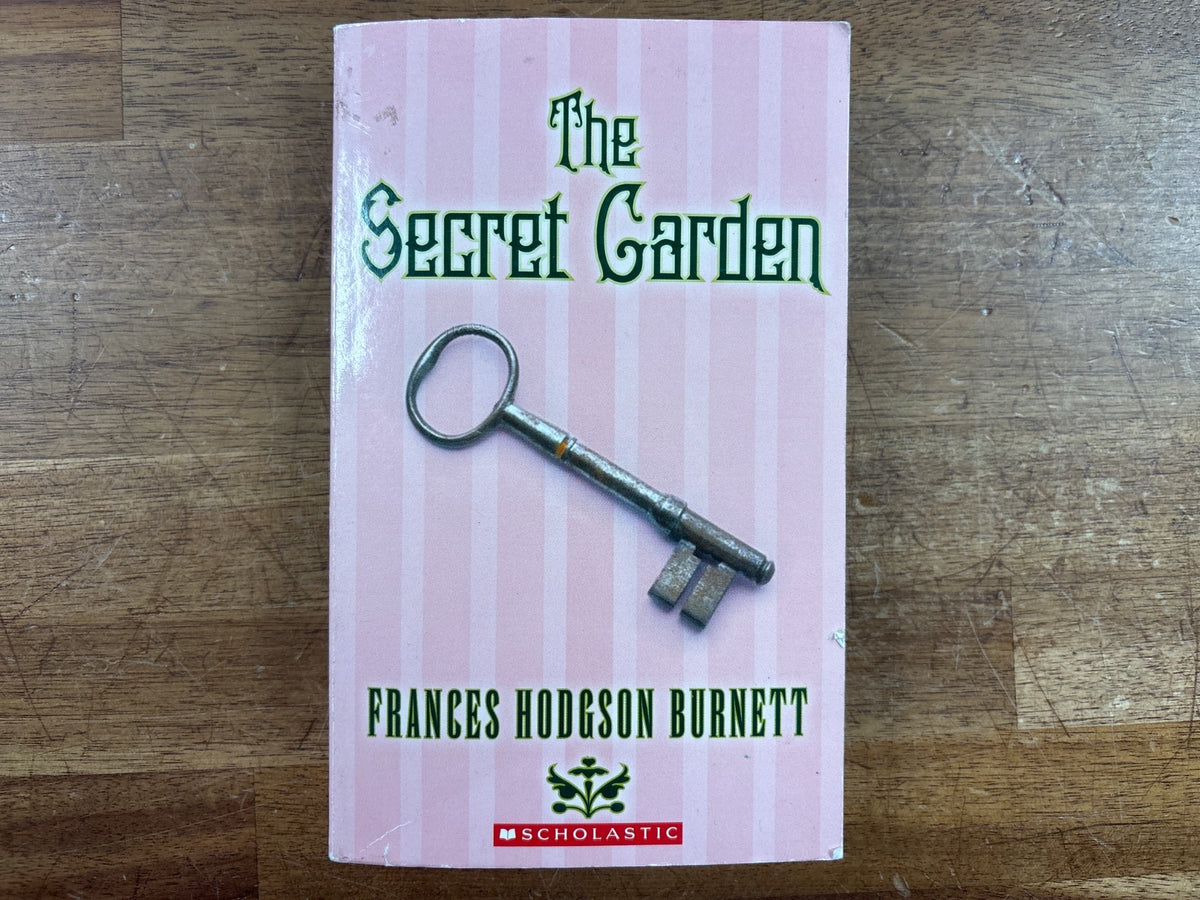 The Secret Garden by Frances Hodgson Burnett Scholastic Ed. — front cover