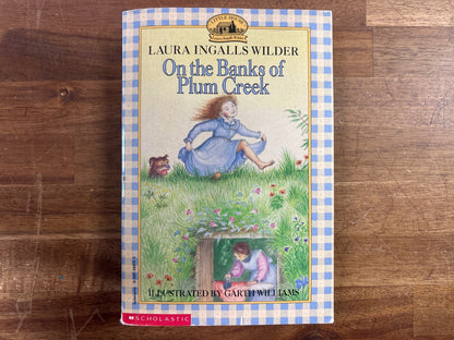 On the Banks of Plum Creek by Laura Ingalls Wilder PB