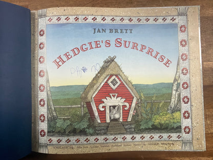 Hedgie's Surprise by Jan Brett - Scholastic Hardcover