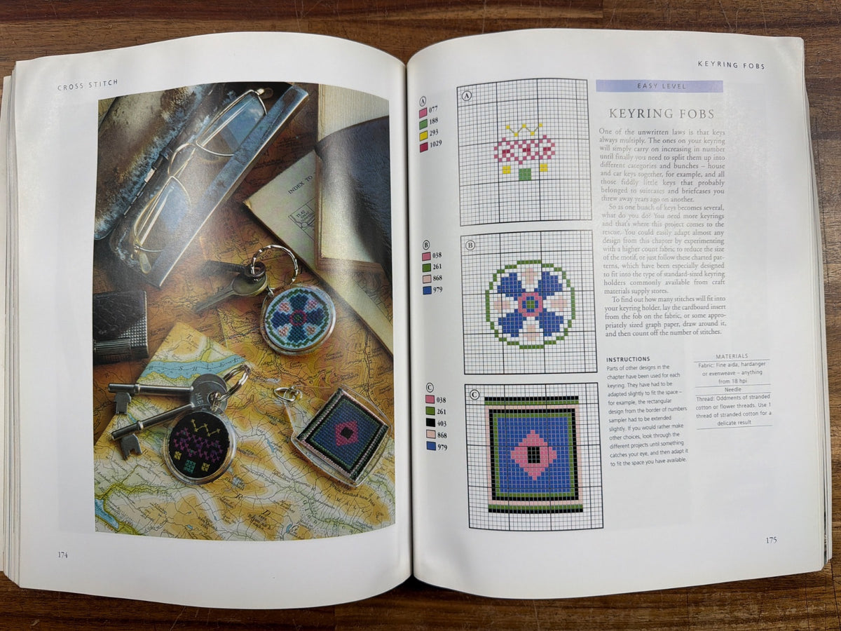 Craft School: Over 90 Step-by-Step Craft Projects (Hamlyn)